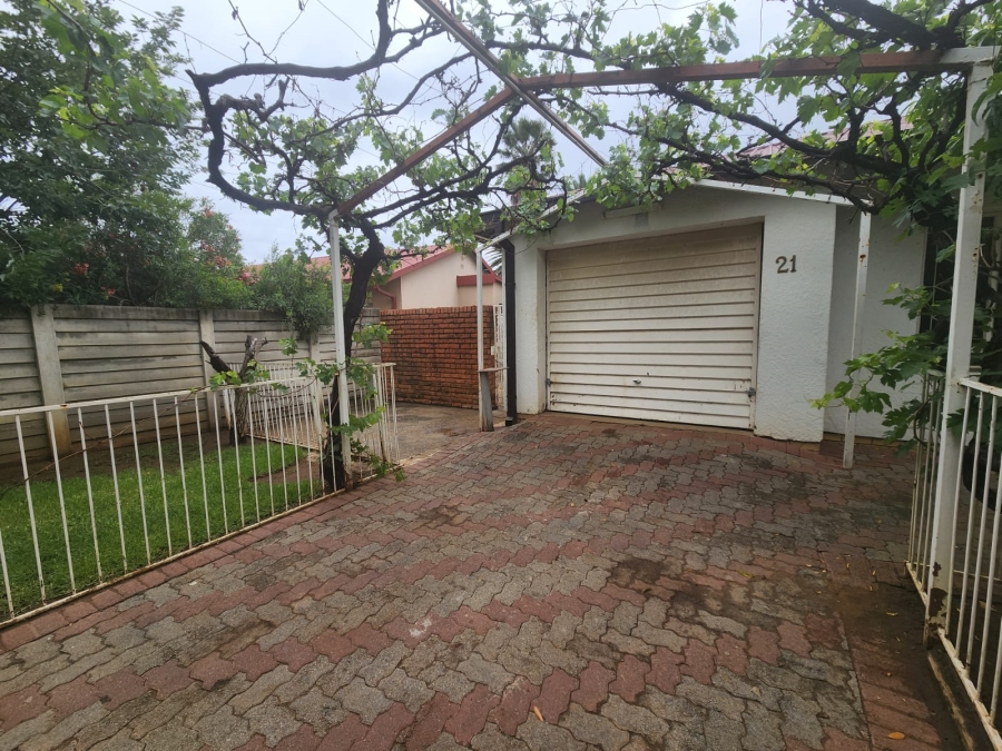 To Let 3 Bedroom Property for Rent in Naudeville Free State